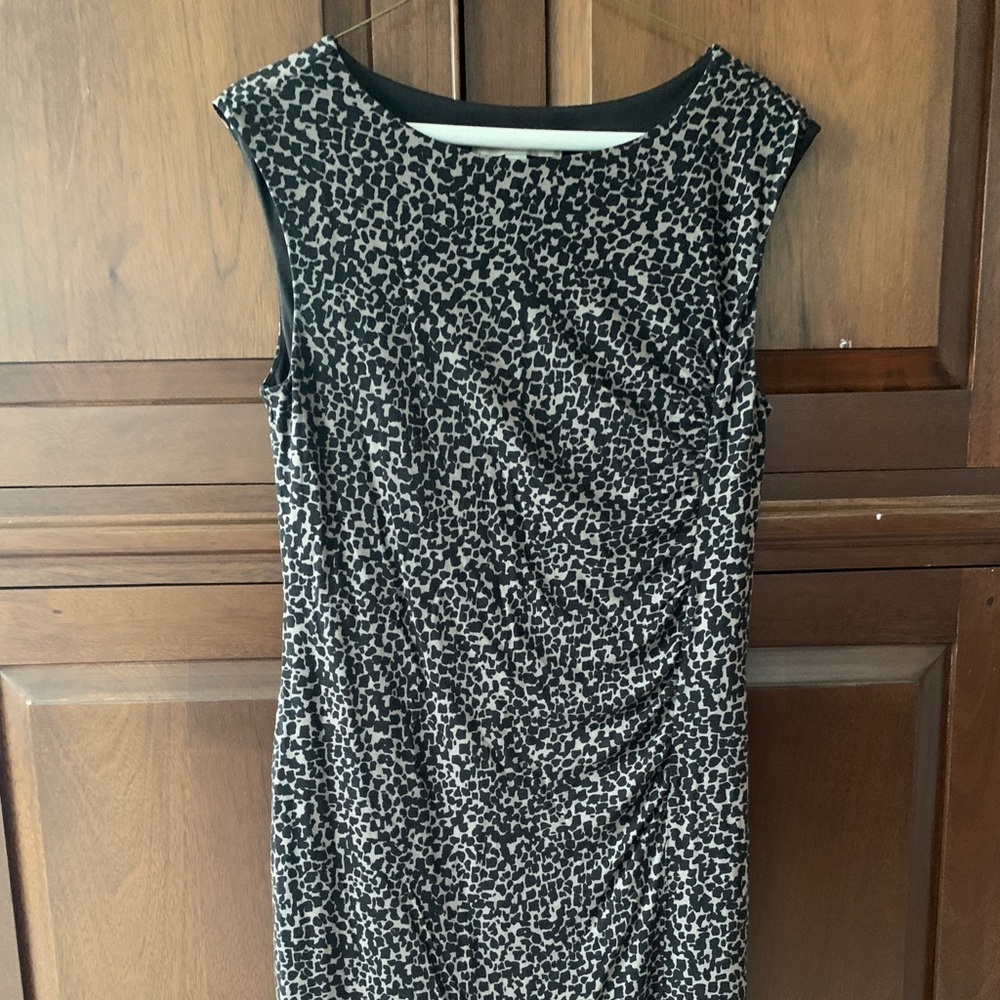 Great figure flattering dress!